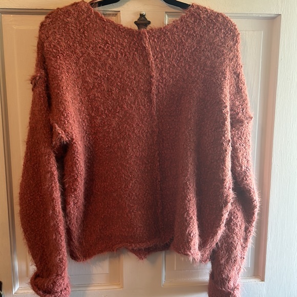 New In Sweater Sz Small - Picture 5 of 7